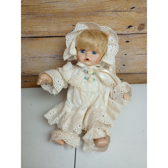 Vintage Seymore Mann Connoisseur Collection Porcelain Doll 1995 9 inch - Picture 1 of 10